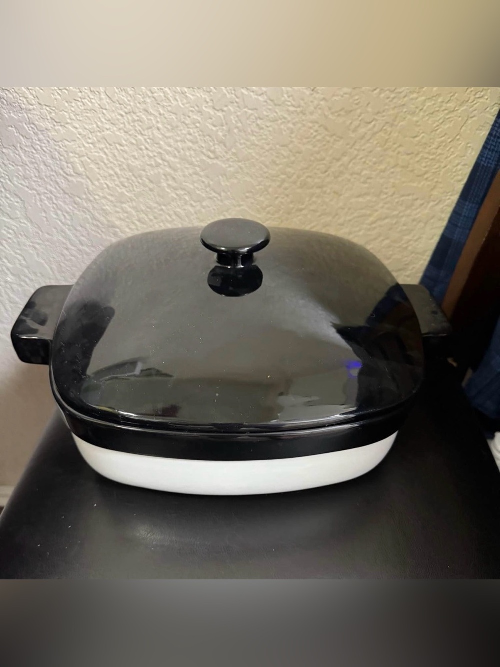 Kitchen Aid 4L Ceramic Casserole Pan with Lid Black and White